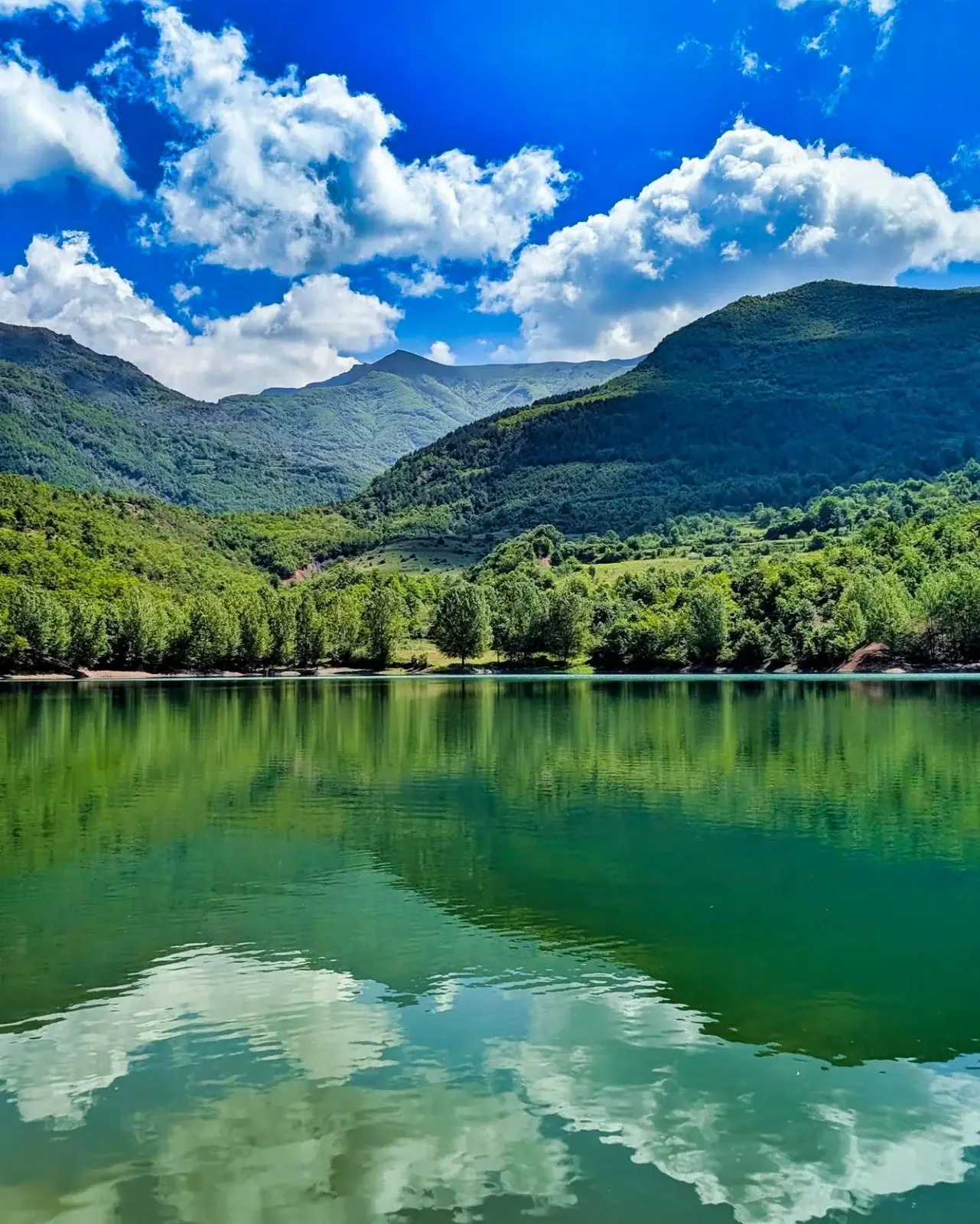 Kacni Lakes